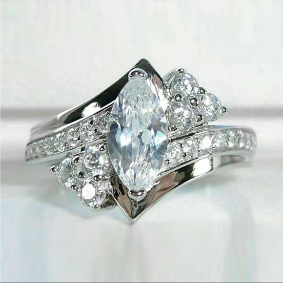 New Women’s Gorgeous 925 Silver Diamond Ring - Picture 7 of 7
